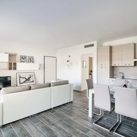 Silvia House - The House Of Travelers Appartement