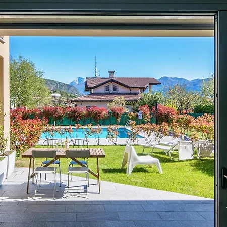 Silvia House - The House Of Travelers Lenno