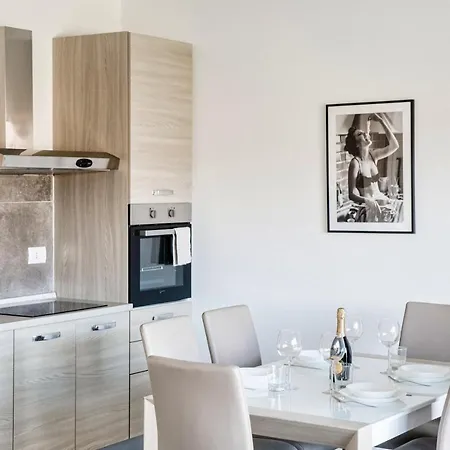 Silvia House - The House Of Travelers