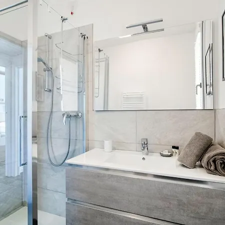 Silvia House - The House Of Travelers Appartement *