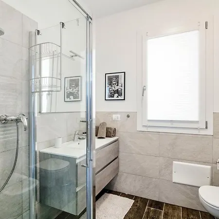 Silvia House - The House Of Travelers Apartamento *